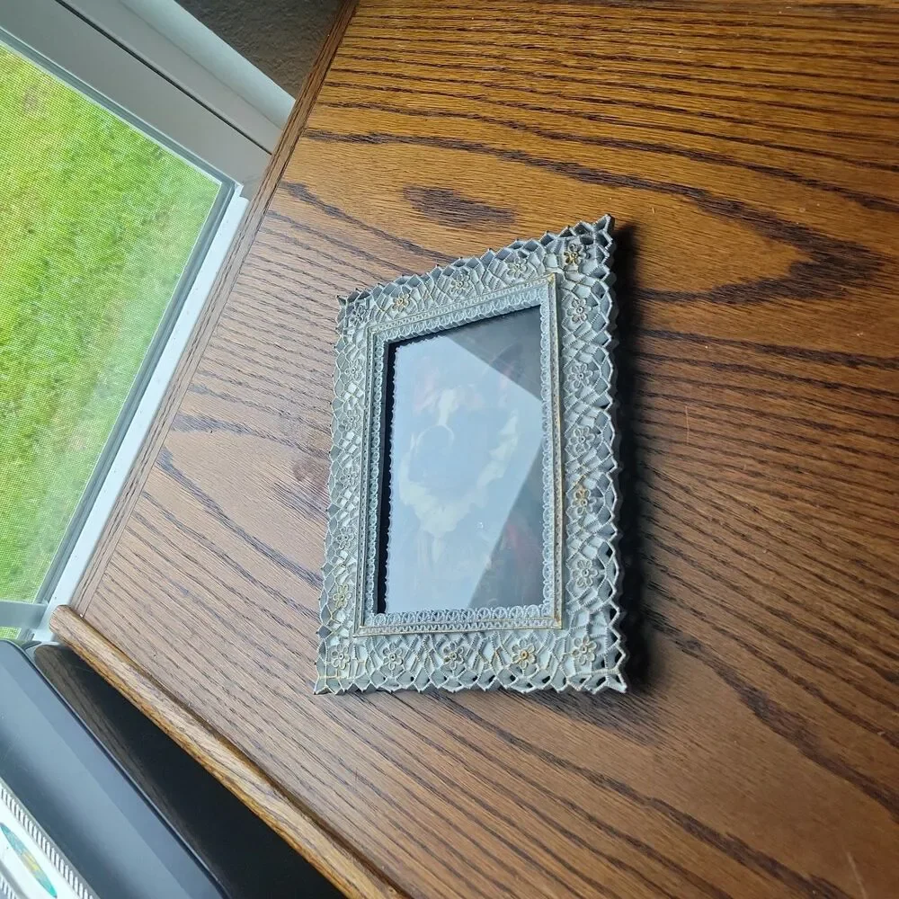 Vtg Metal Picture Frame Gold Filigree Whitewash 4x6 photo Royal Bulldog Print